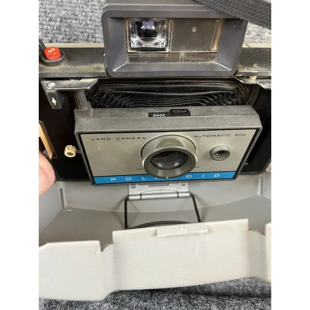 Vintage Polaroid Automatic 210 Instant Film Land Camera (Untested / For Parts)